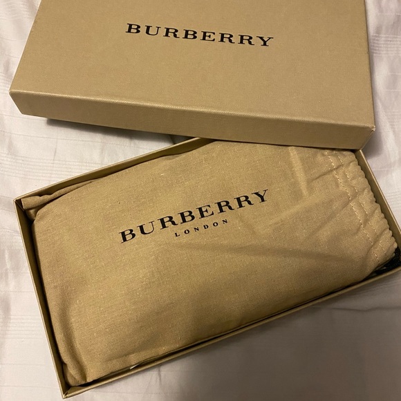 Burberry long Wallet - Picture 2 of 16
